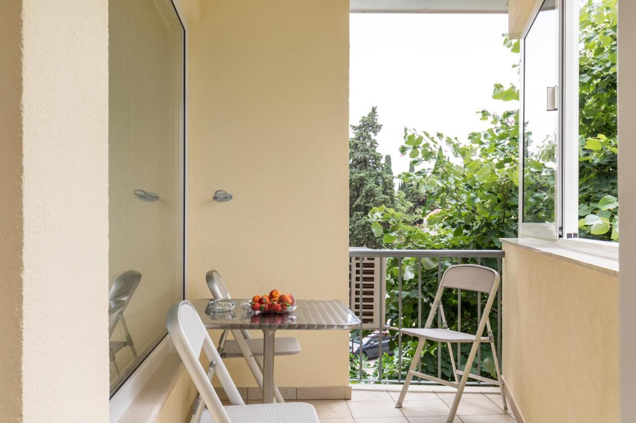 Miaa Apartment Split